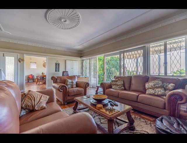 6 BEDROOM HOUSE FOR SALE IN GLENWOOD
